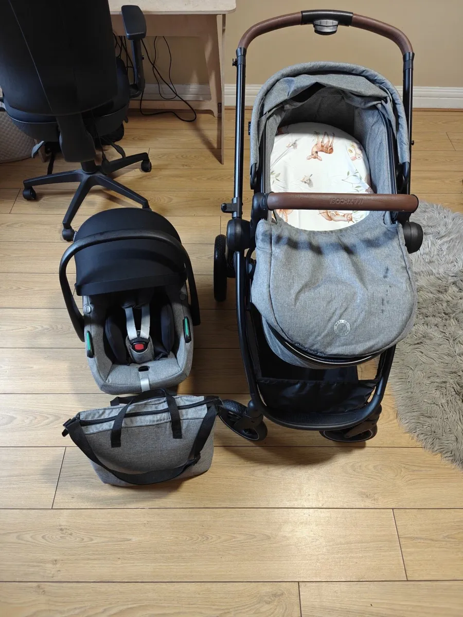 Maxi Cosi 3 in 1 Travel System - Image 1