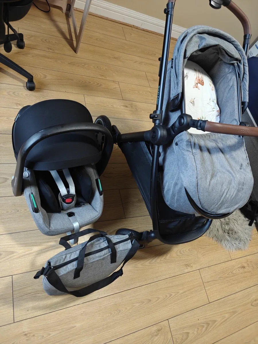 Maxi Cosi 3 in 1 Travel System - Image 3