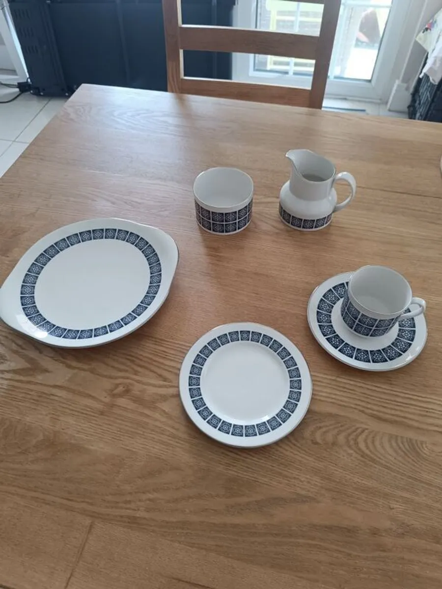 Royal Doulton Medallion TC1077 - 21-piece Vintage Tea Service: unused - Image 1