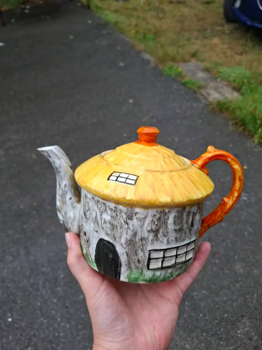 House cottage tea pot postage possible - Image 1