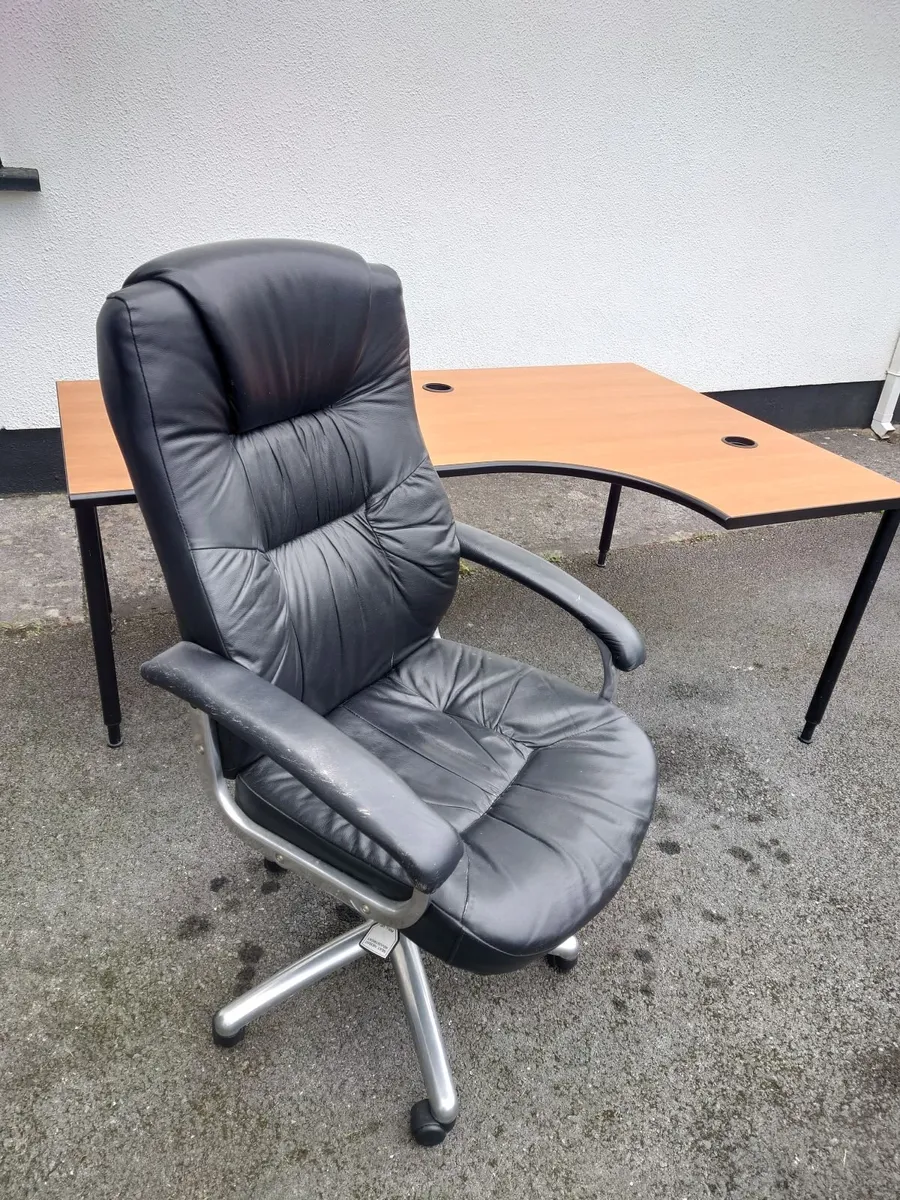 Office desk and chair - Image 2