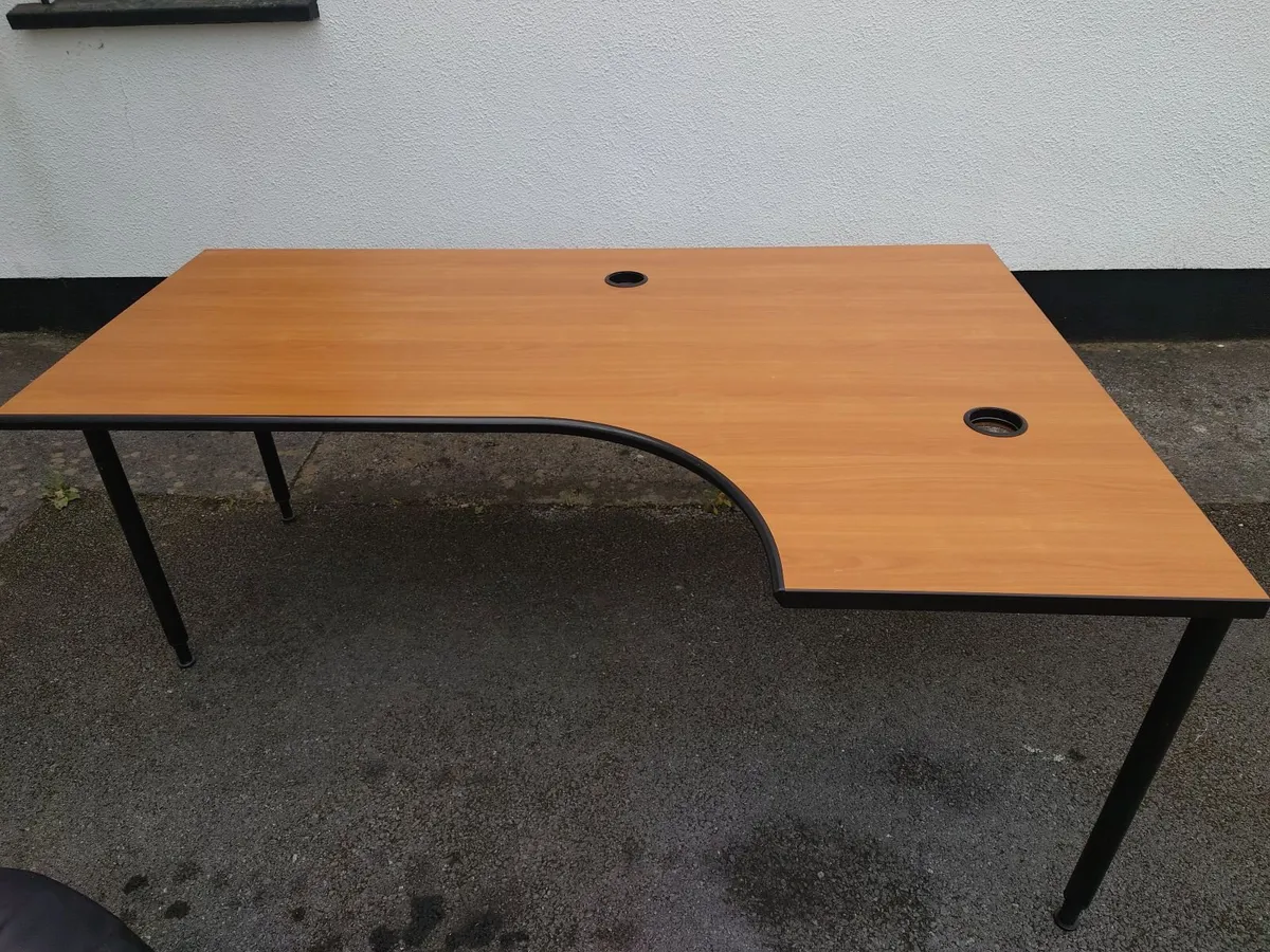 Office desk and chair - Image 3