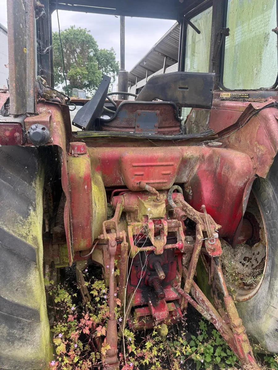 International 785 needs restoration - Image 4