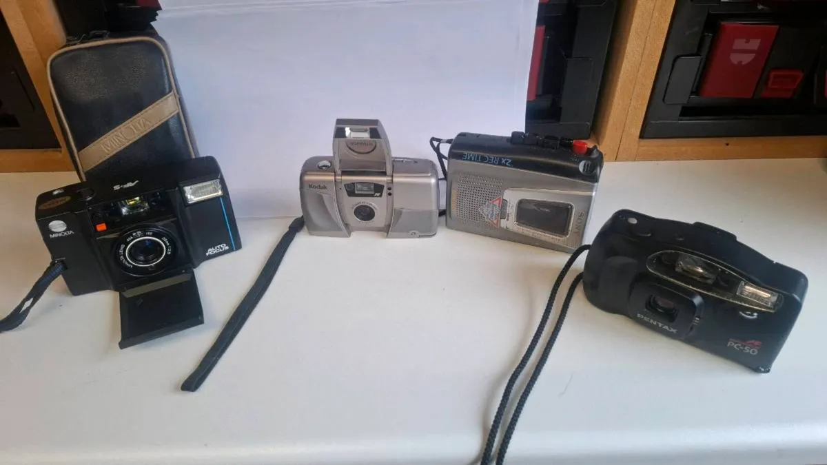 3x Cameras and voice recorder - Image 1