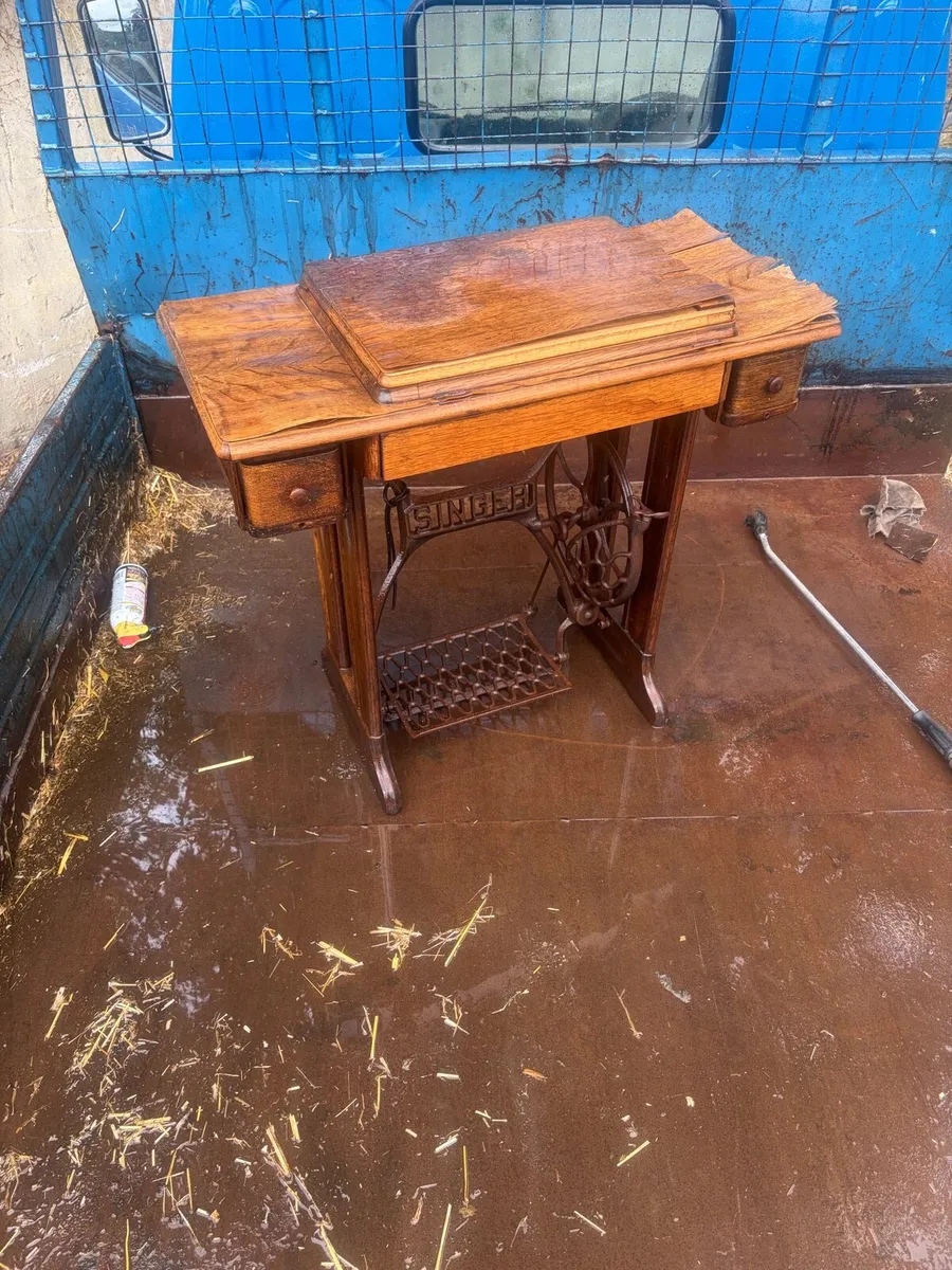 Singer sewing machine - Image 4