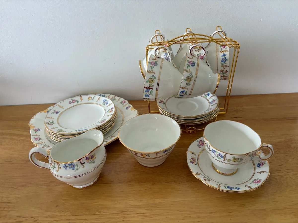 21 x Royal Tara Tea Set - Image 1