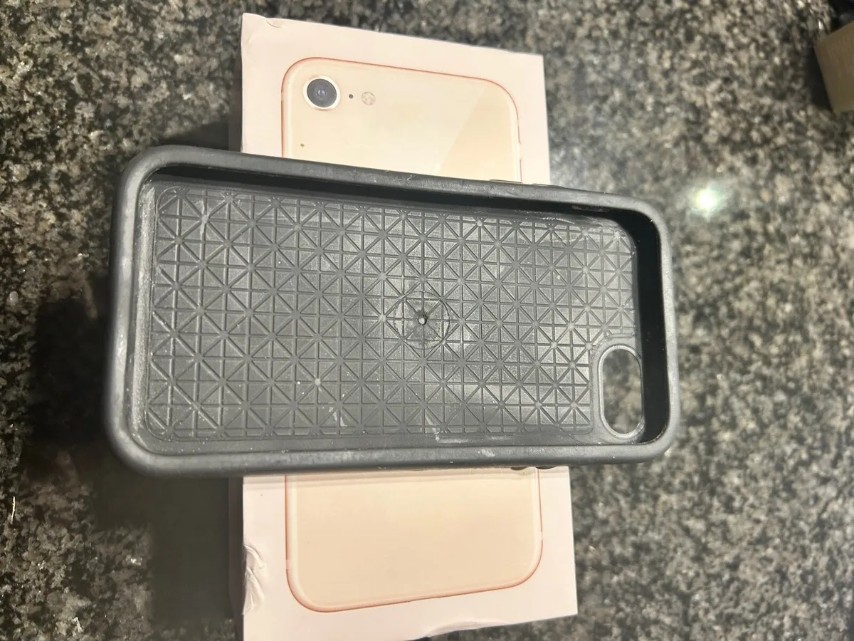 iPhone 8 - Image 3