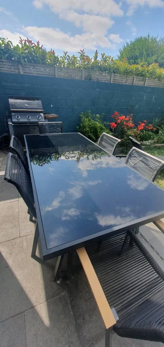Garden table and chairs - Image 1
