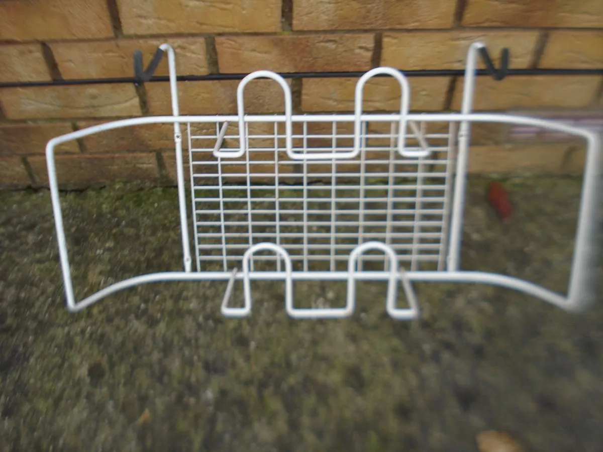 GARDEN METAL WALL MOUNTED HOSE/SUNDRY HOLDER. - Image 1