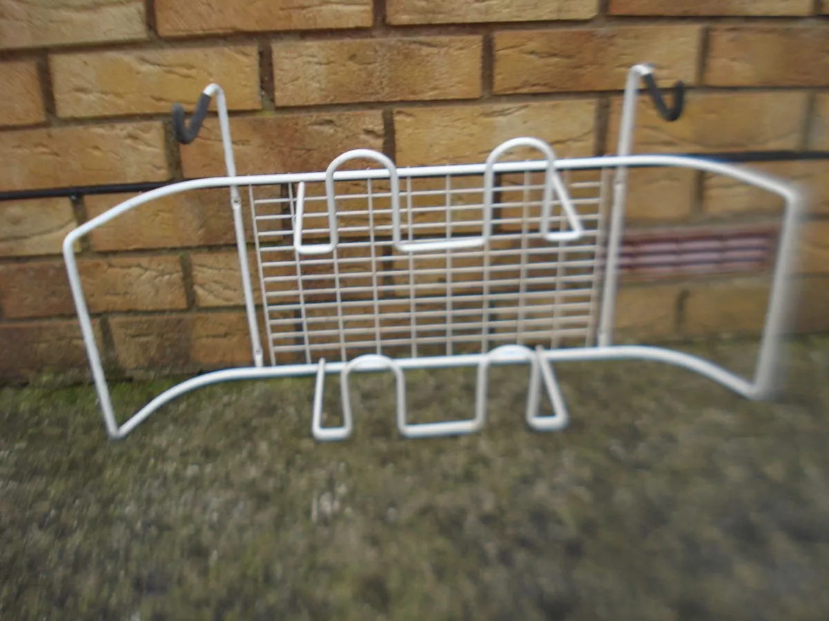 GARDEN METAL WALL MOUNTED HOSE/SUNDRY HOLDER. - Image 2