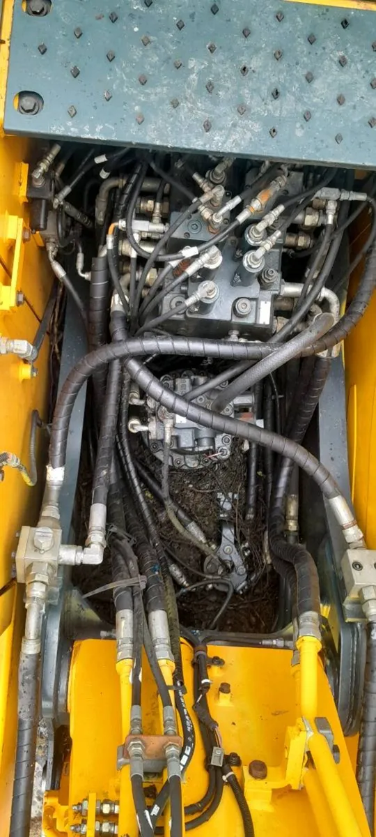 2012 Hyundai Excavators 140lC-9 - Image 3