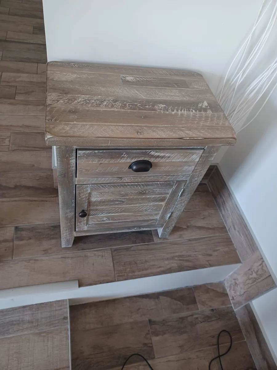 Side unit - Image 1
