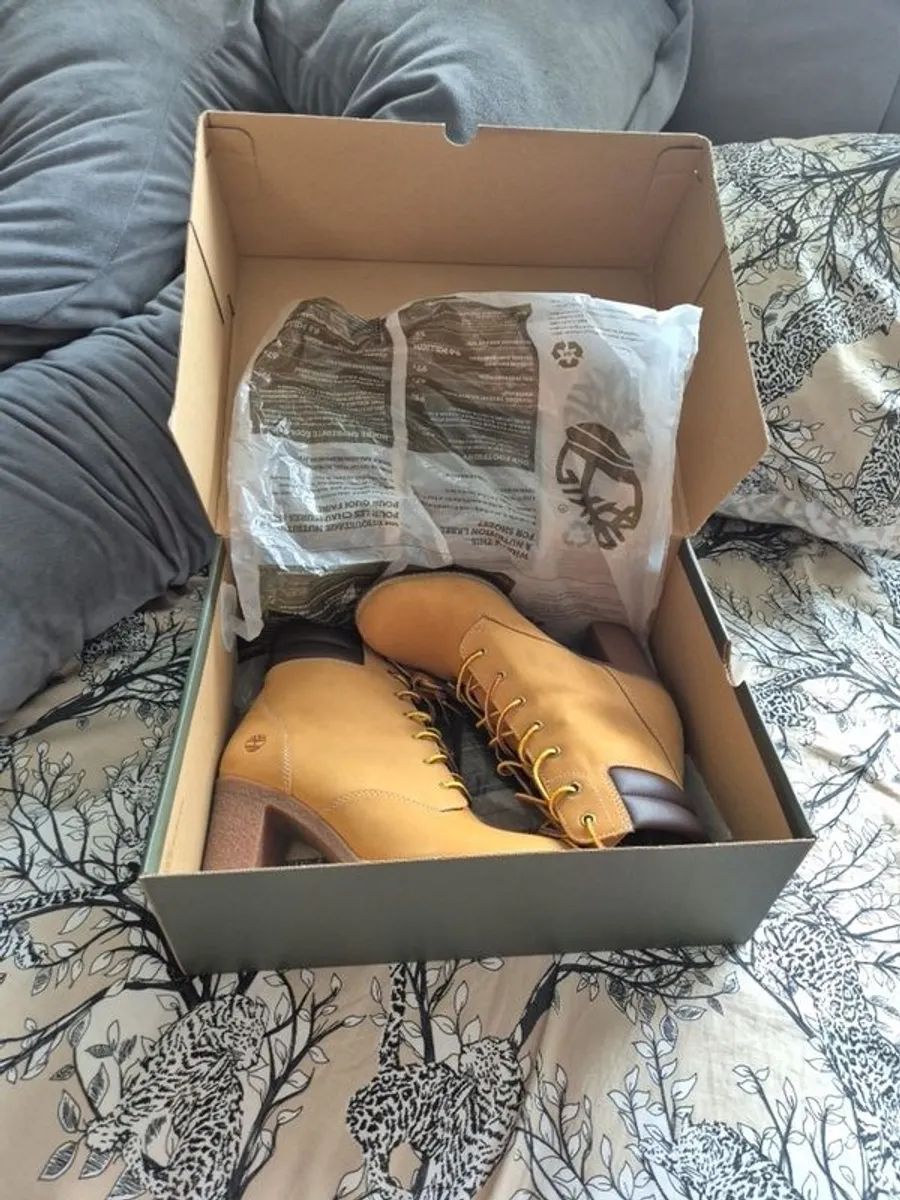 womens timberlands boots - Image 1