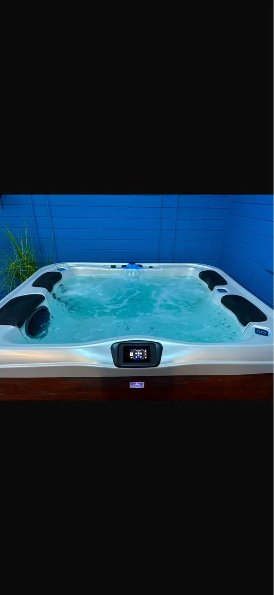 Villeroy & Boch Jacuzzi (4 person) - Image 2