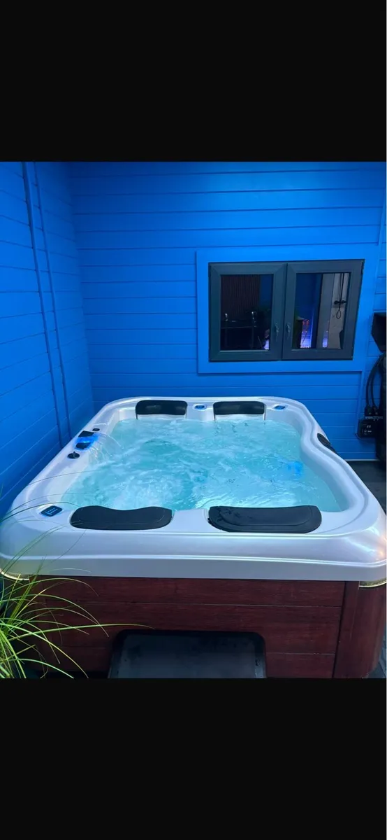 Villeroy & Boch Jacuzzi (4 person) - Image 3