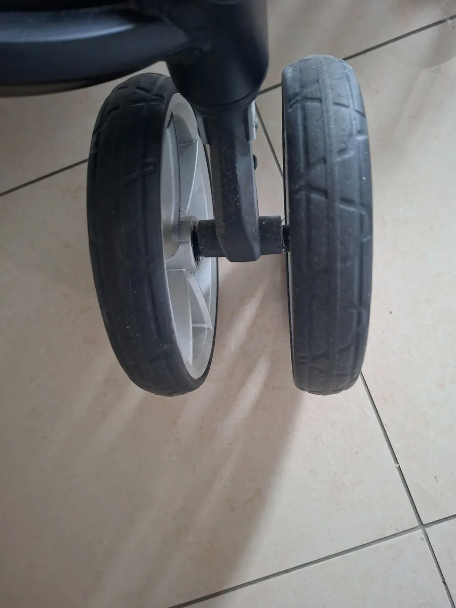 Baby jogger double buggy - Image 3