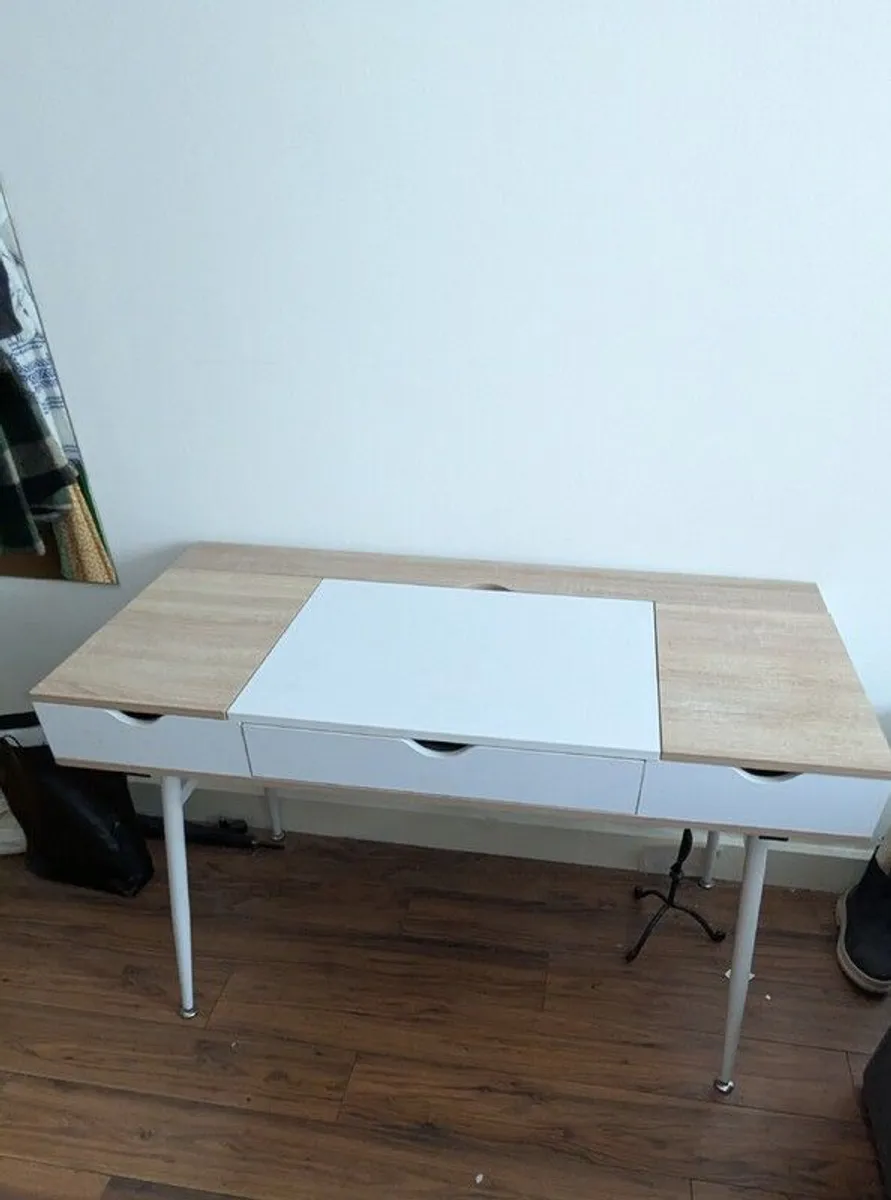 Beautiful study desk - Image 1