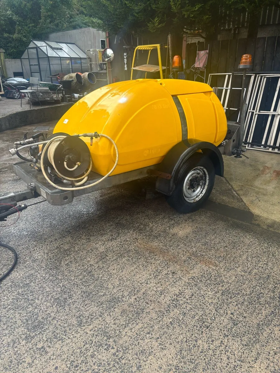 Spraying Bowser/engine/hose, lance/rear spray bar - Image 1