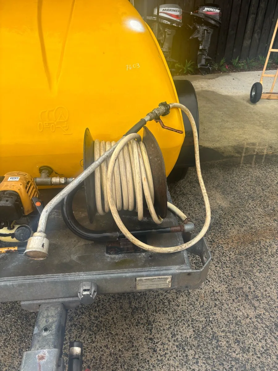 Spraying Bowser/engine/hose, lance/rear spray bar - Image 2