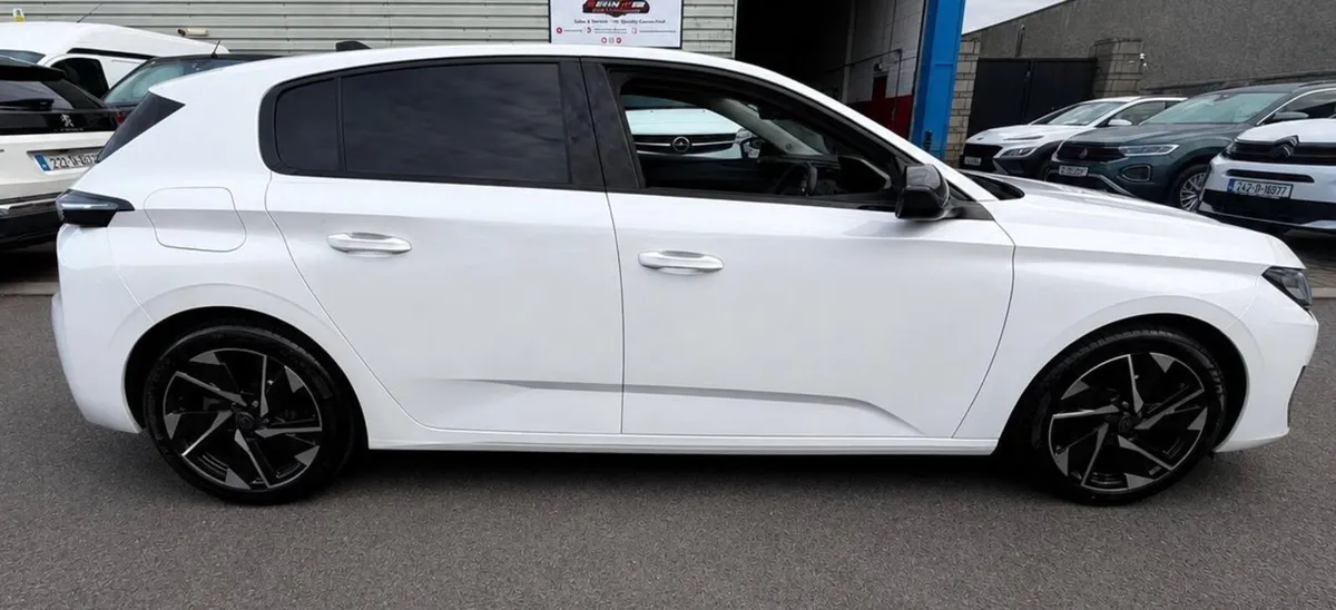 2023 Peugeot 308 Automatic Carvan - Image 3