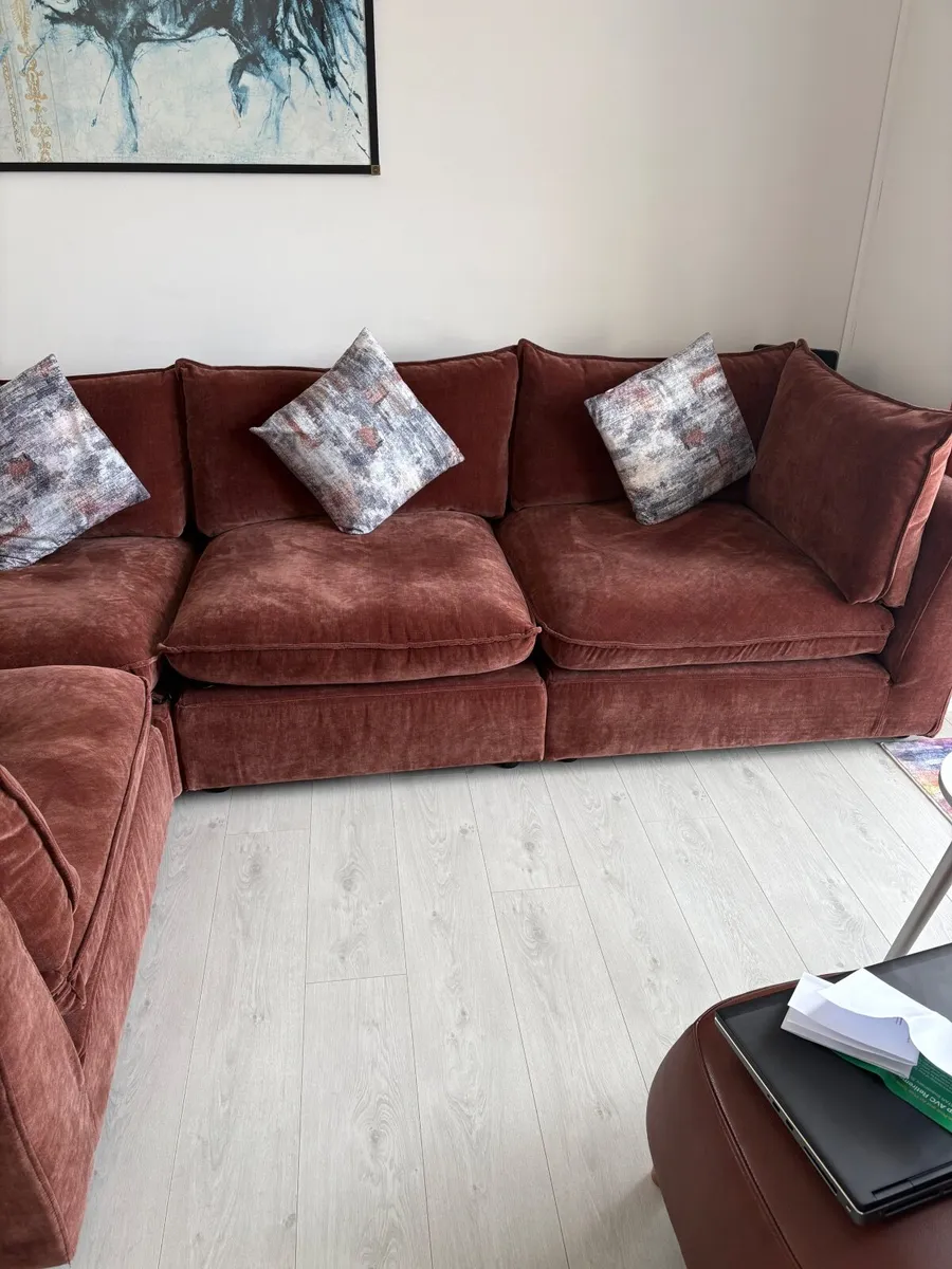 Corner sofa only 10 months old - A bargain - Image 1