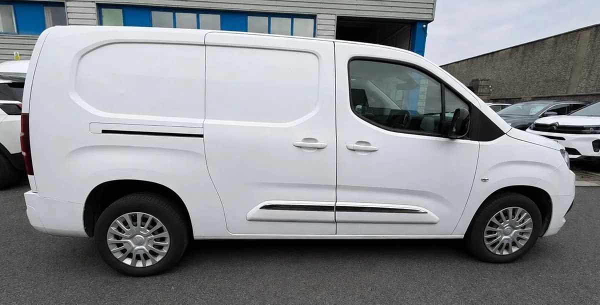 2023 Toyota Proace City ONLY 13,000km - Image 3