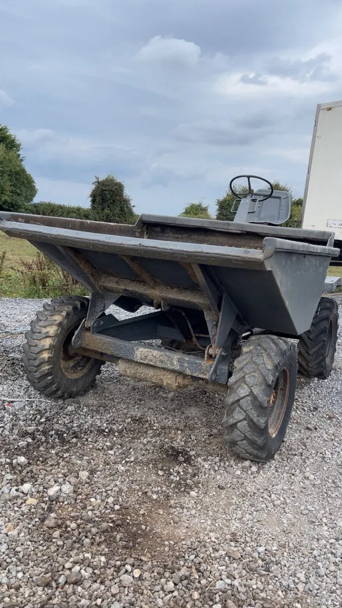 2 Ton straight tip dumper - Image 1
