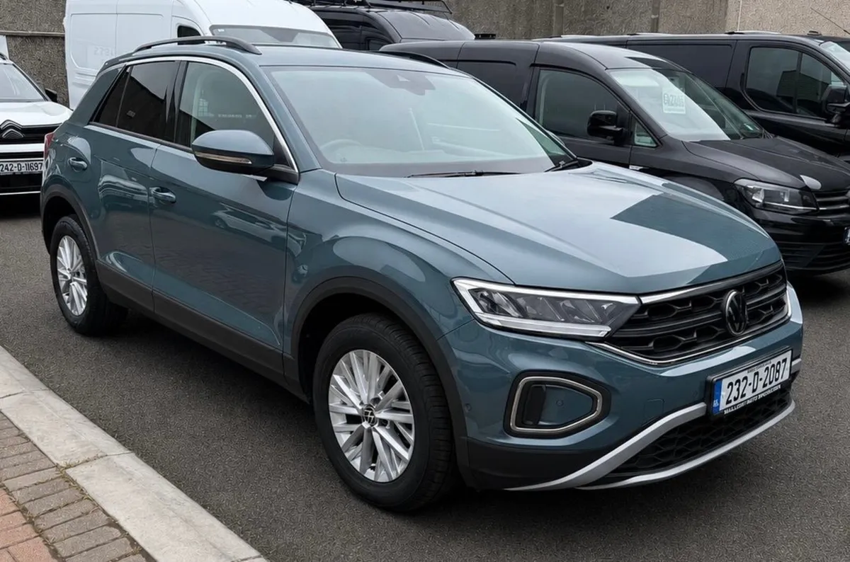 2023 Volkswagen T-Roc Commercial - Image 1