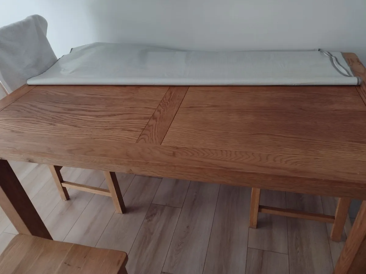 Beautiful heavy EZliving Oak dining table - Image 2