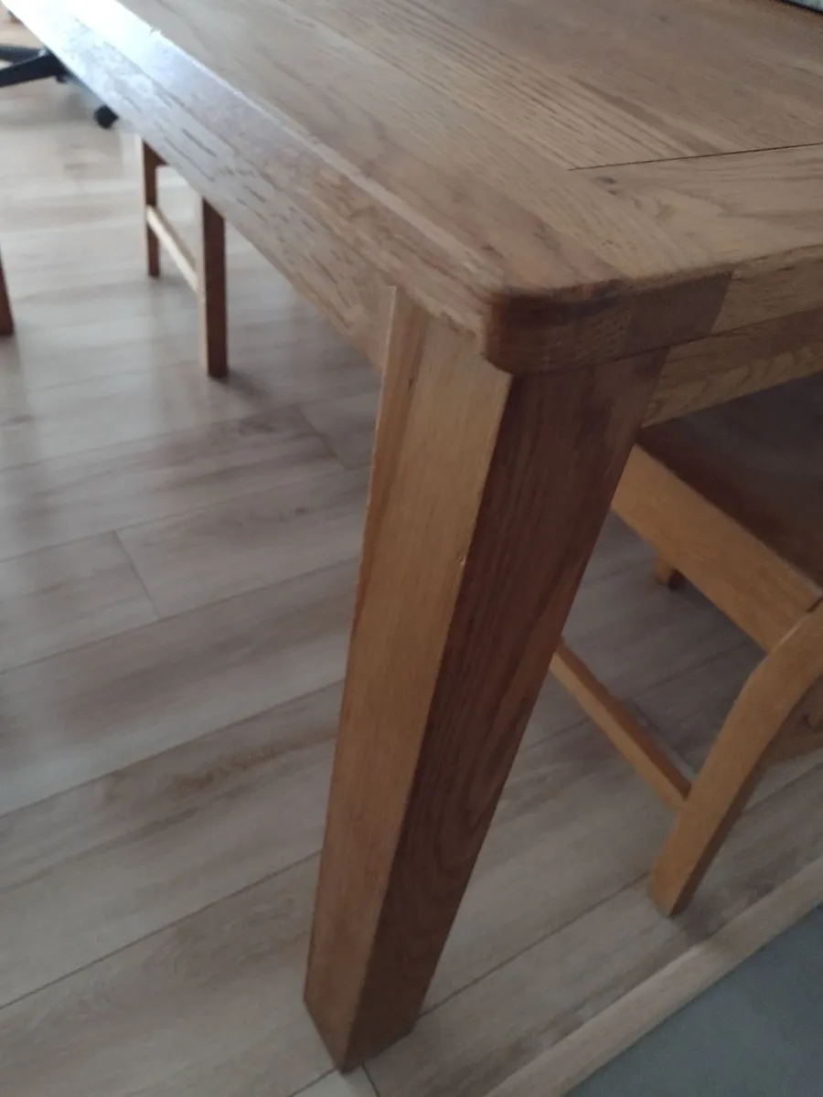 Beautiful heavy EZliving Oak dining table - Image 1