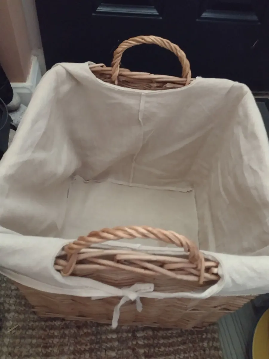 Large sq 45cm wicker basket with handles - Image 3