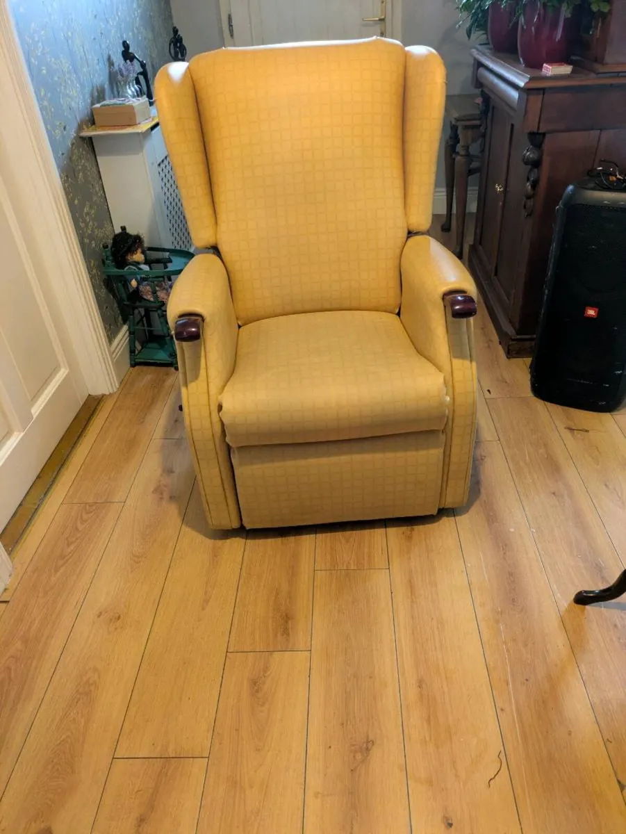 Manual recliner chairs - Image 4