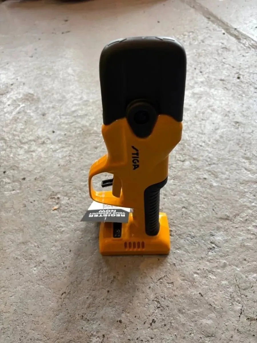 STIGA BATTERY PRUNING SHEARS - FOR SALE - Image 3