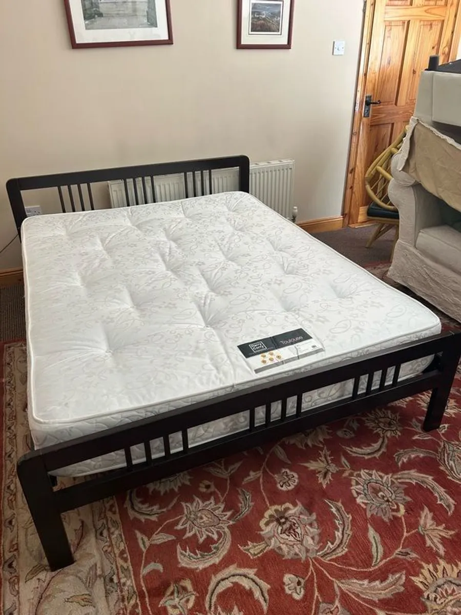 King size bed - Image 1