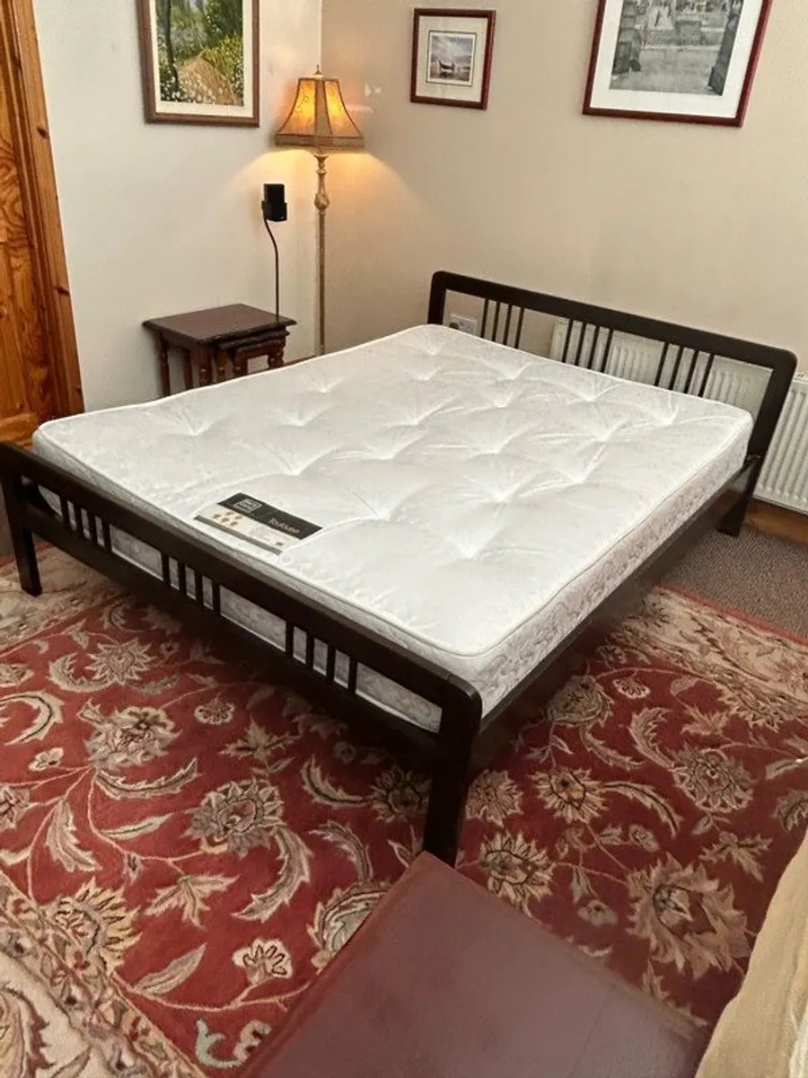 King size bed - Image 2