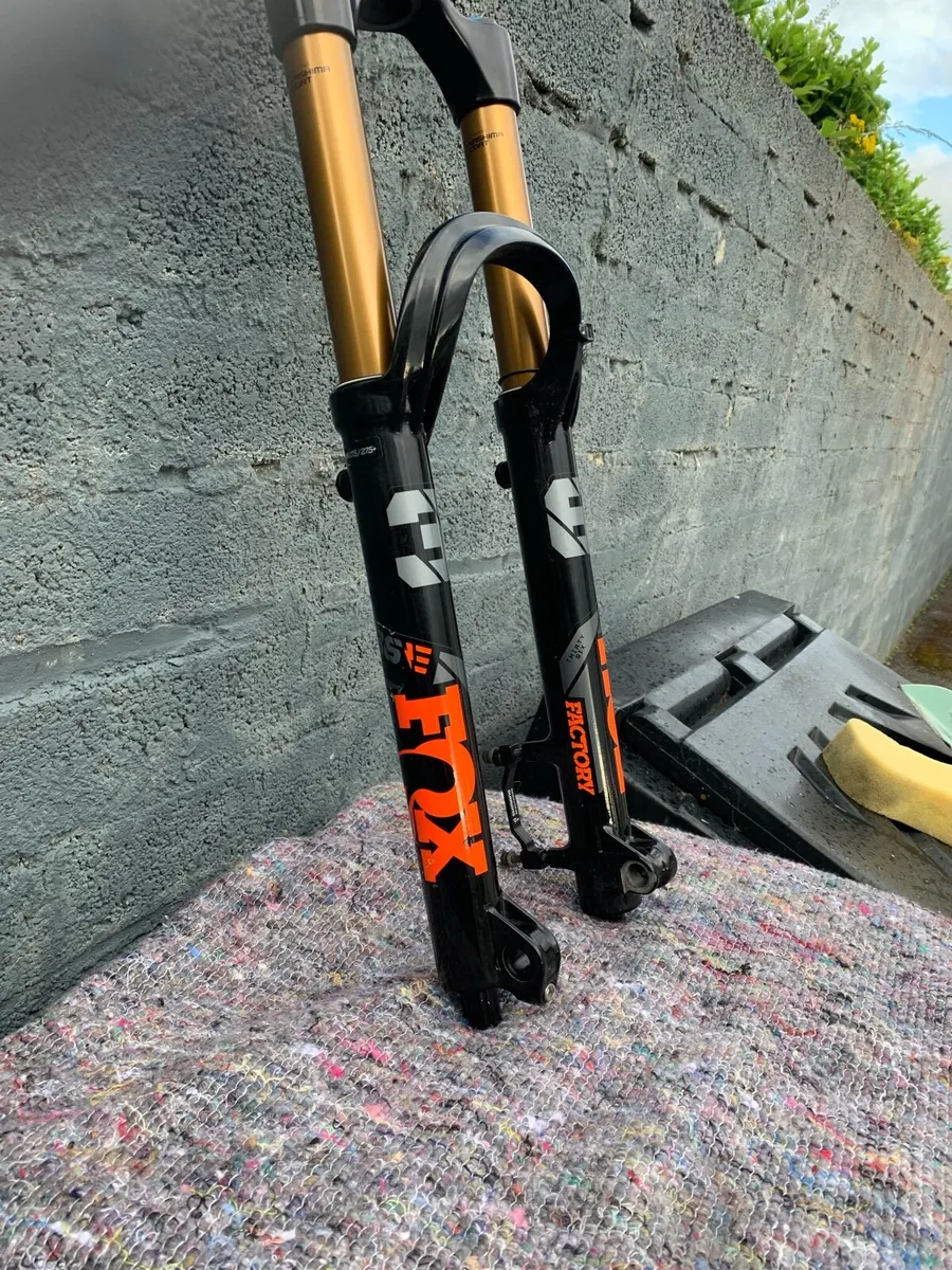 Fox forks 27:5 front and back  as new - Image 1