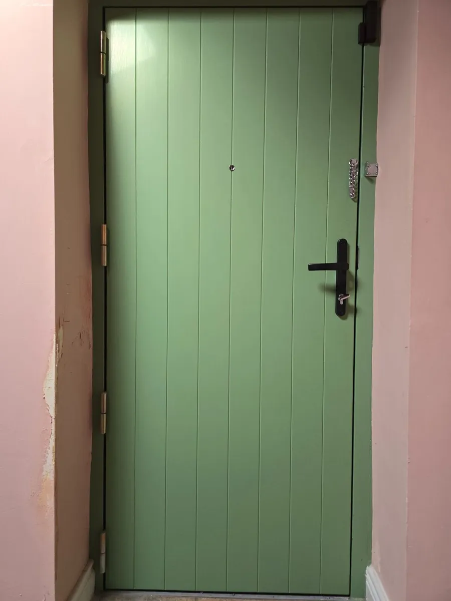 Front door - Image 2
