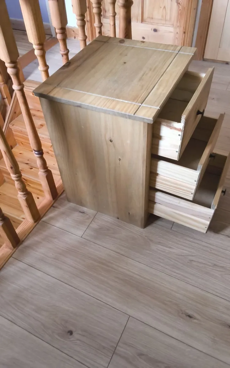 As new Corona 3 draw  locker - Image 3