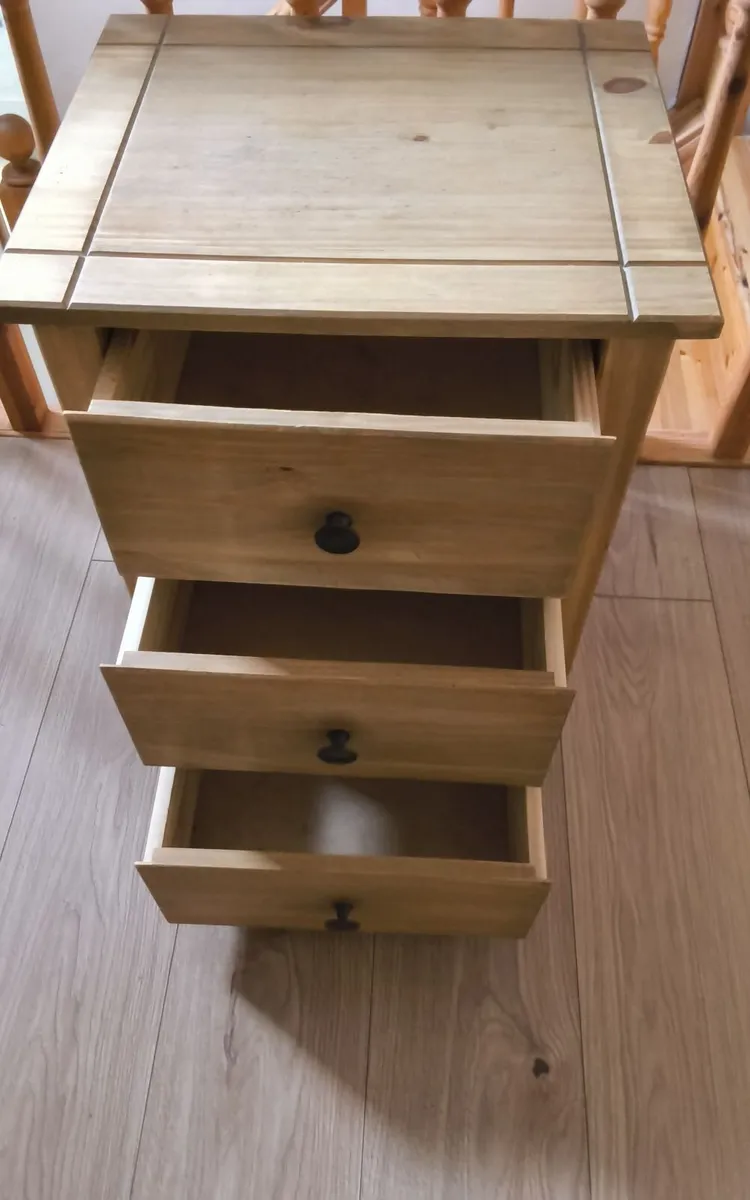 As new Corona 3 draw  locker - Image 4