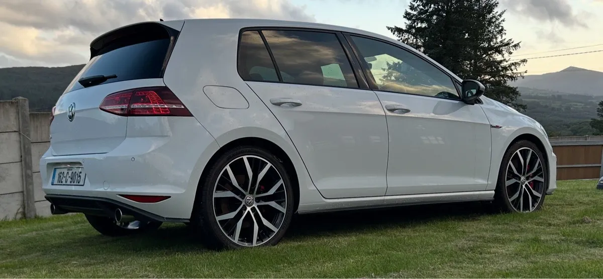 GOLF GTI PERFORMANCE - Image 4
