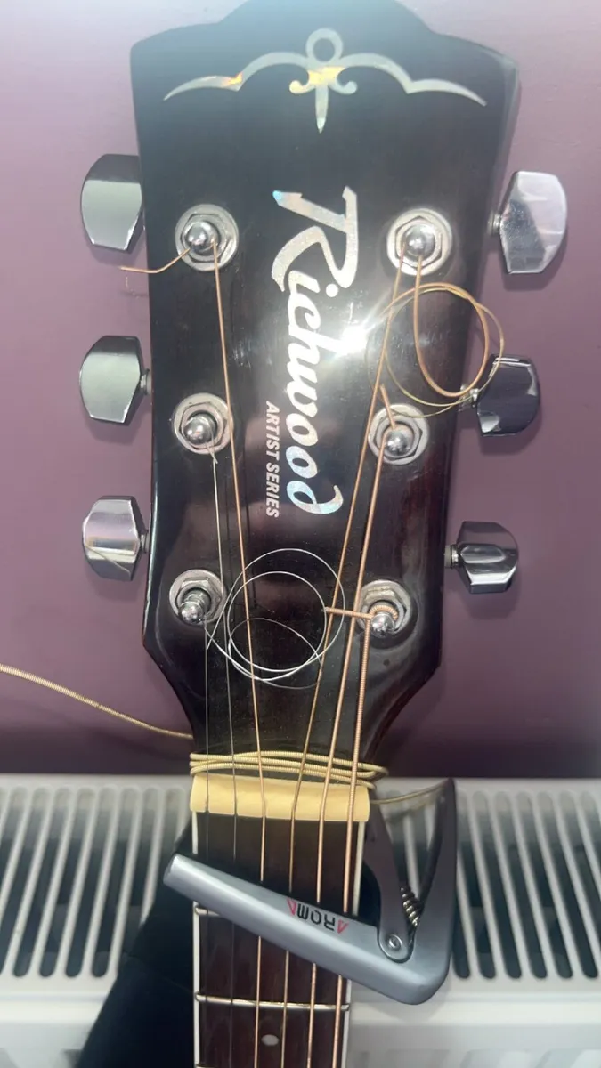 Left handed guitar - Image 3