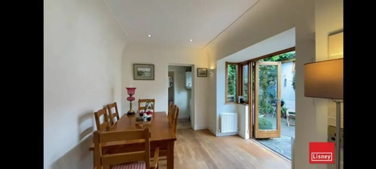 Kitchen Table and Chairs - Image 1