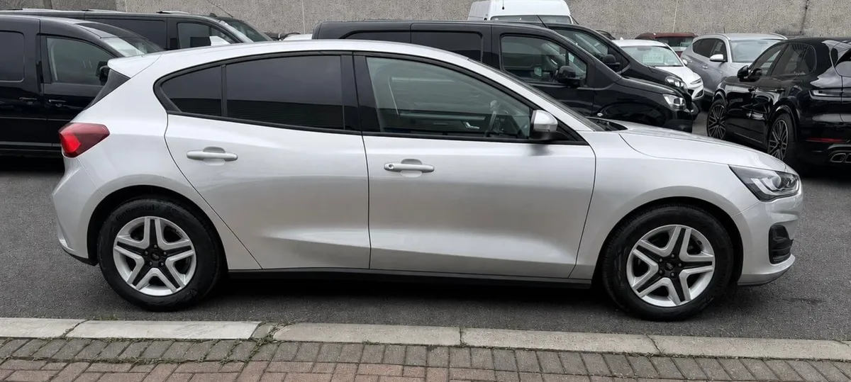 2022 Ford Focus AUTOMATIC Carvan - Image 3