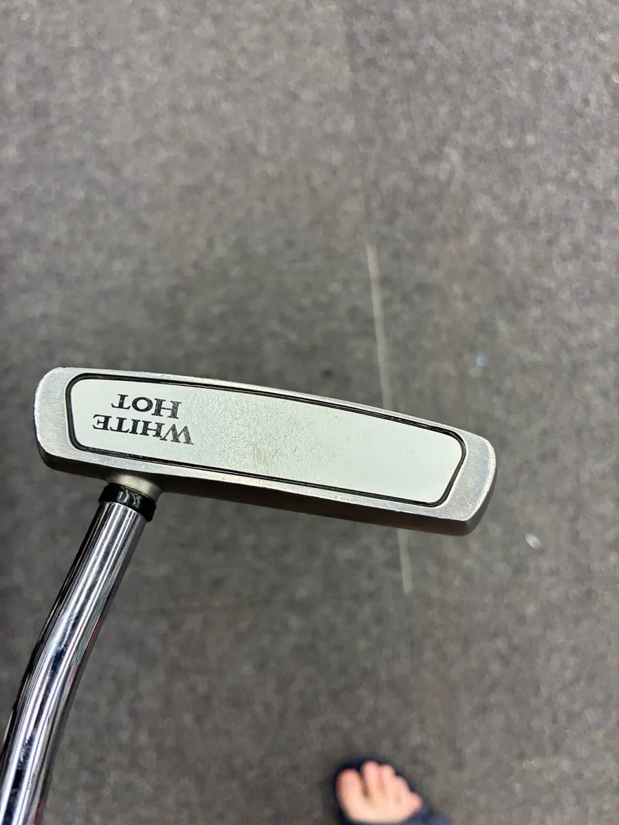 Odyssey white 5 putter Incredible condition - Image 2