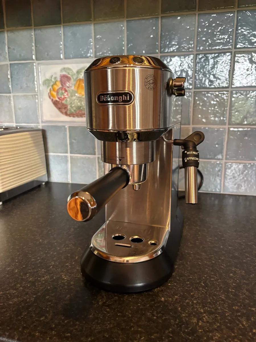 De’Longhi Dedica Style EC685.M Coffee Machine - Image 1