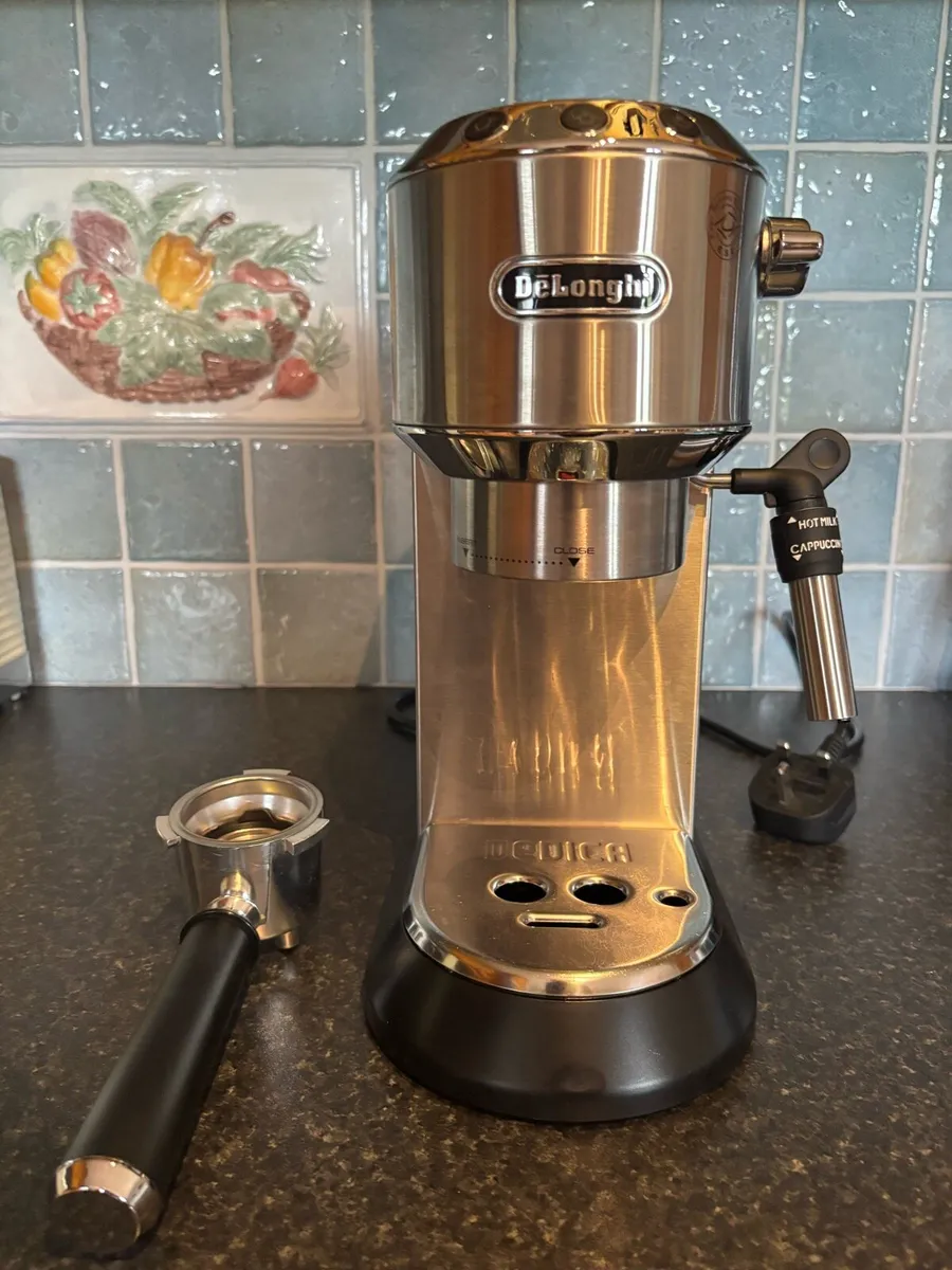 De’Longhi Dedica Style EC685.M Coffee Machine - Image 2