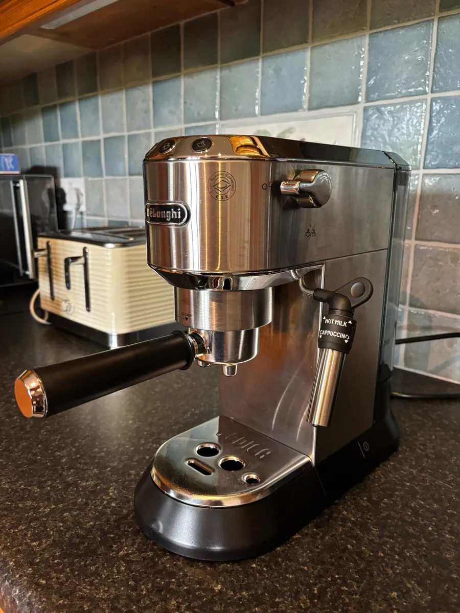 De’Longhi Dedica Style EC685.M Coffee Machine - Image 3