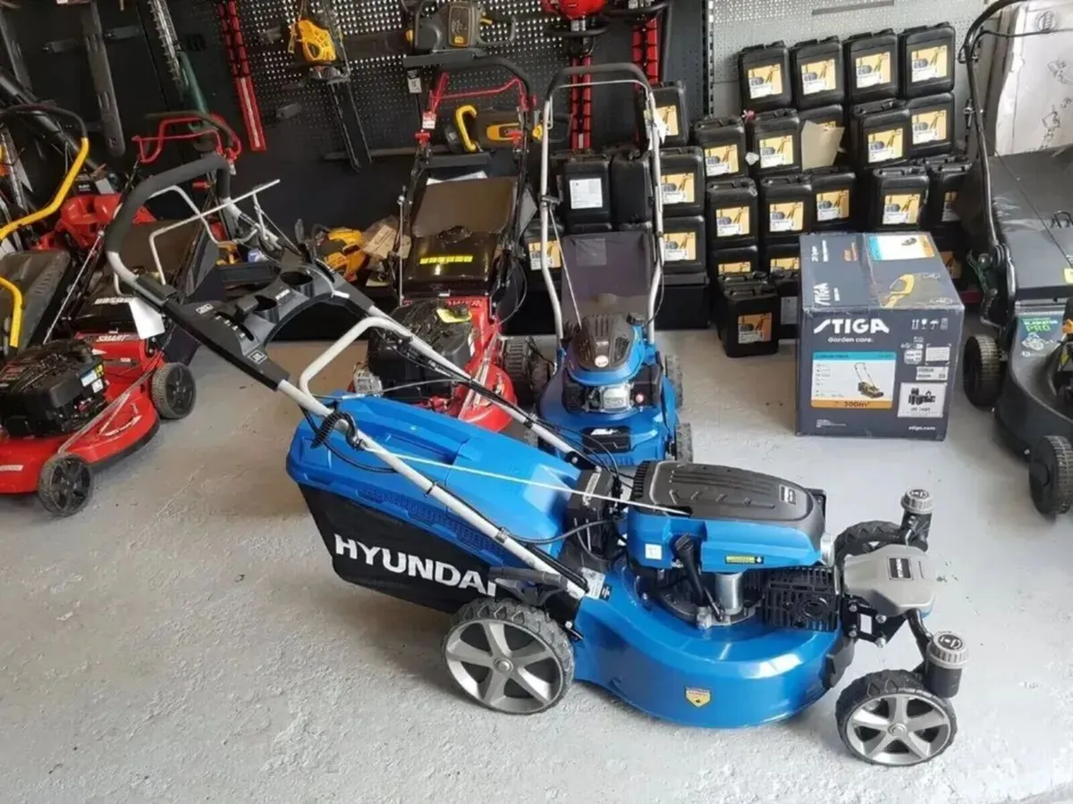 HYUNDAI 20''SWIVELL LAWNMOWER - FOR SALE - Image 2