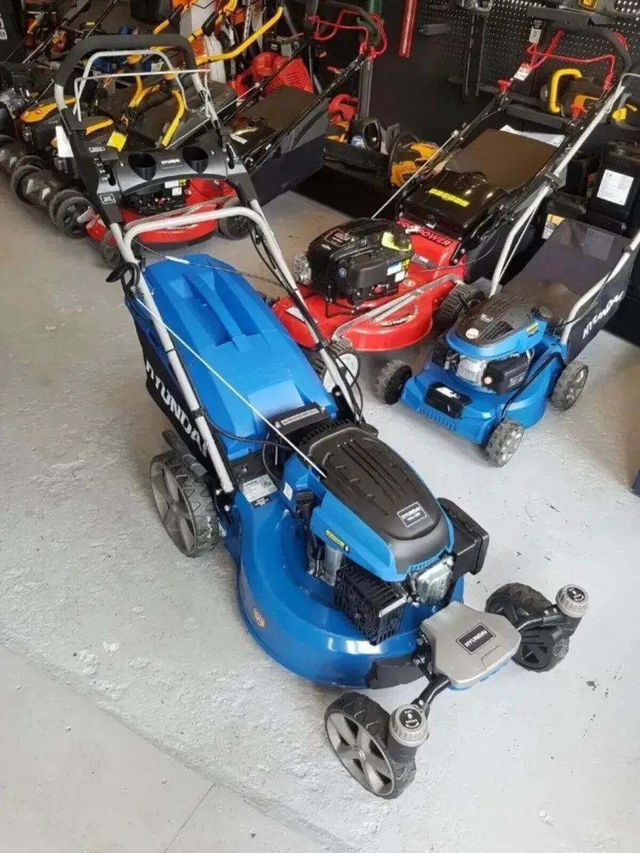 HYUNDAI 20''SWIVELL LAWNMOWER - FOR SALE - Image 1