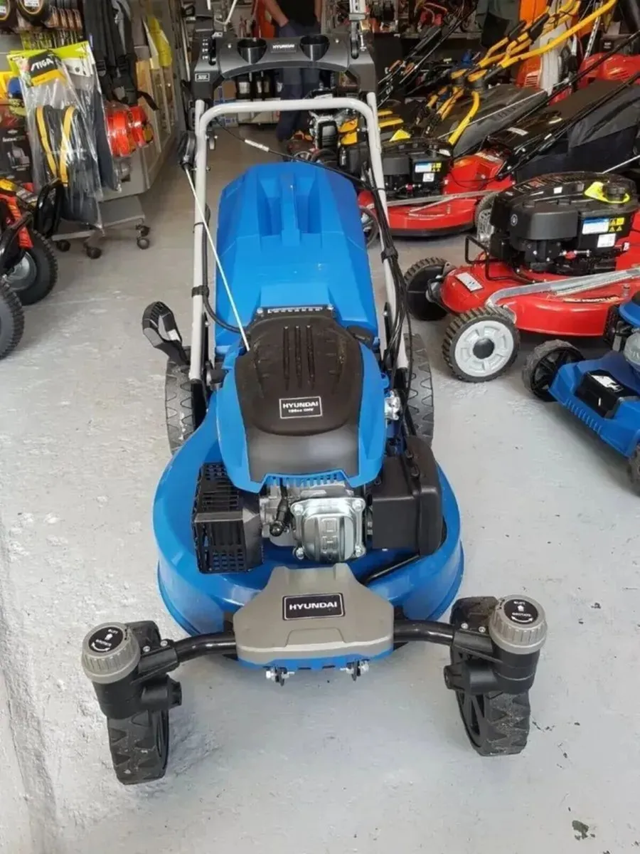 HYUNDAI 20''SWIVELL LAWNMOWER - FOR SALE - Image 4
